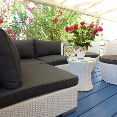 Mobilhome Dans Camping Kon Tiki Numero 5f04 Oasis Kemping Saint-Tropez