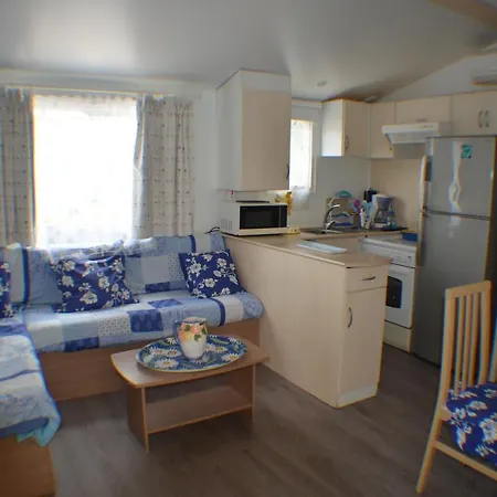 Mobilhome Dans Camping Kon Tiki Numero 5f04 Oasis Saint-Tropez
