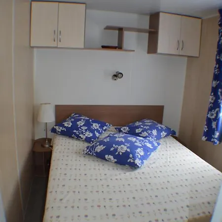 Mobilhome Dans Camping Kon Tiki Numero 5f04 Oasis Kemping Saint-Tropez